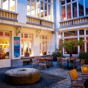 Hostel Hi Jacques Brel